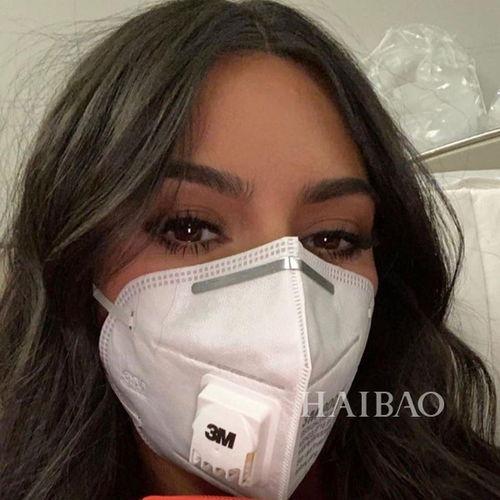 欧美明星喜欢戴口罩,欧美明星戴口罩潮流揭秘