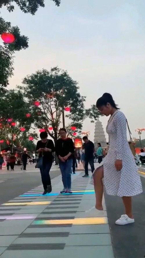 网红街弹琴,网红弹奏演绎现代与传统交融之美