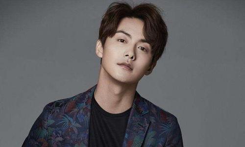 投票网站男明星,盘点年度人气王榜单揭晓！”