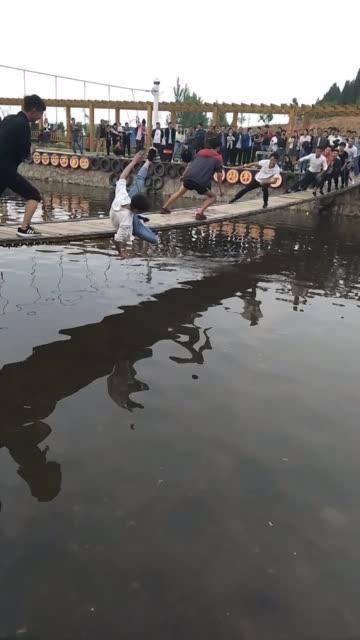 秦皇岛网红摇摇桥在哪,揭秘这座网红打卡地的魅力所在